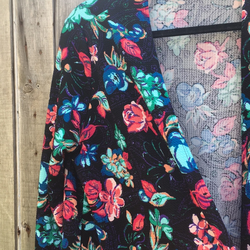 Lularoe Duster - Picture 2 of 2